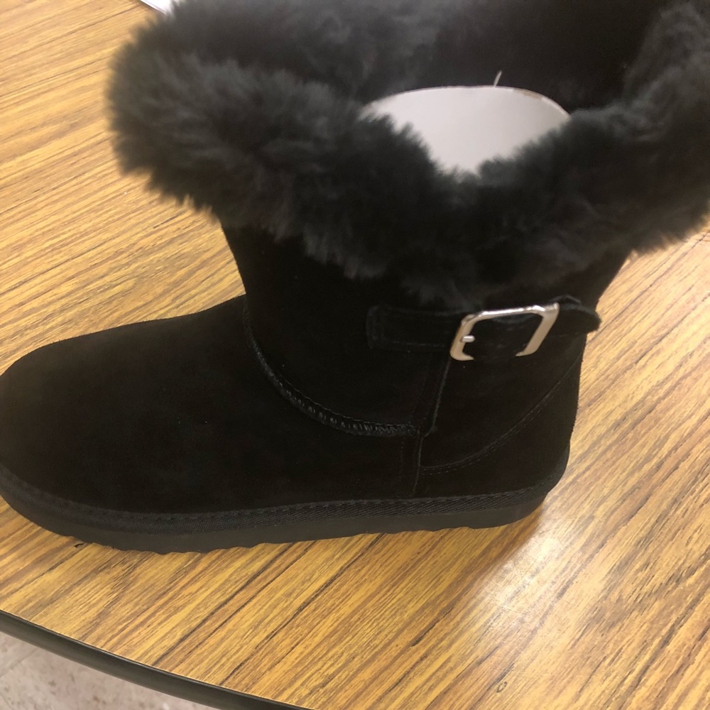 Black winter boots